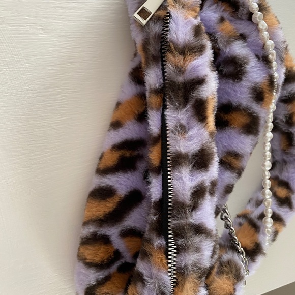 Purple leopard faux fur handbag from Urban - Picture 2 of 5